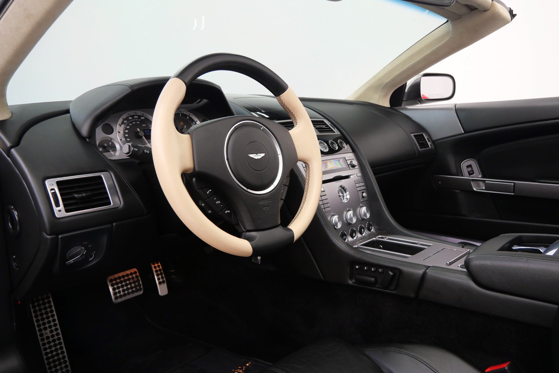 Used 2008 Aston Martin DB9 Volante RWD image 13
