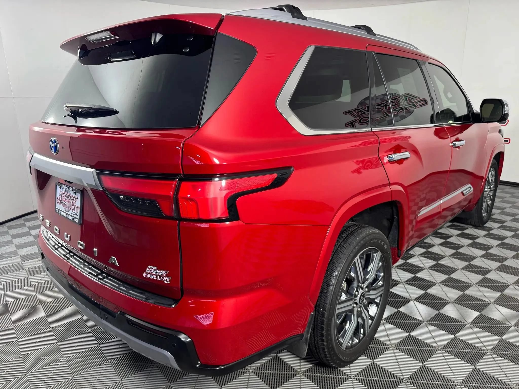 Used 2023 Toyota Sequoia Capstone AWD/4WD image 31