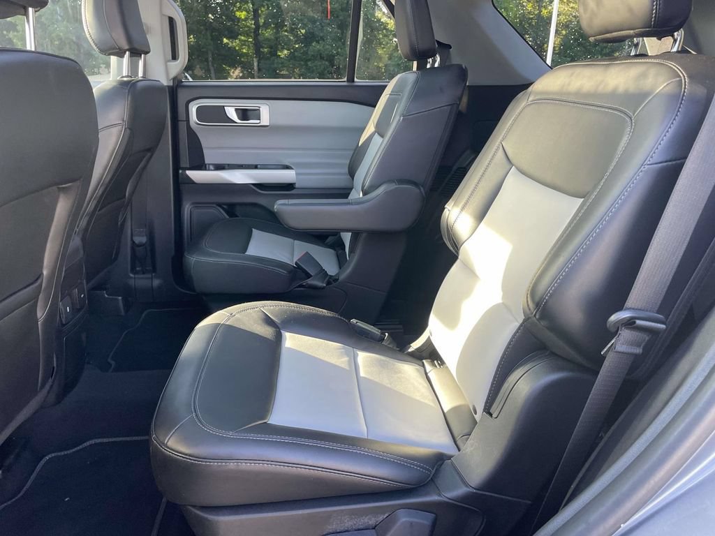 Used 2022 Ford Explorer XLT w/ Equipment Group 202A RWD image 11