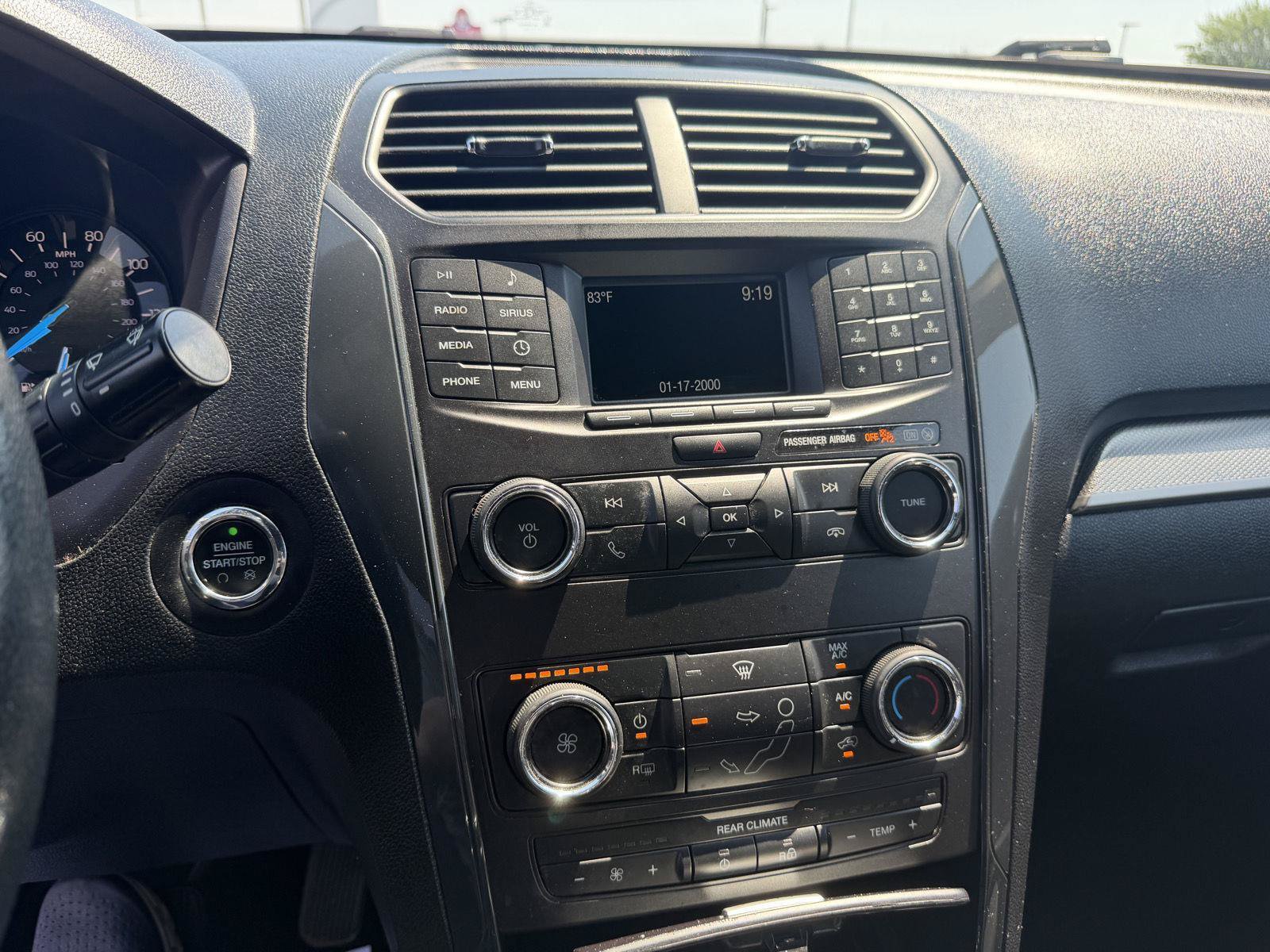 Used 2018 Ford Explorer XLT AWD/4WD image 27