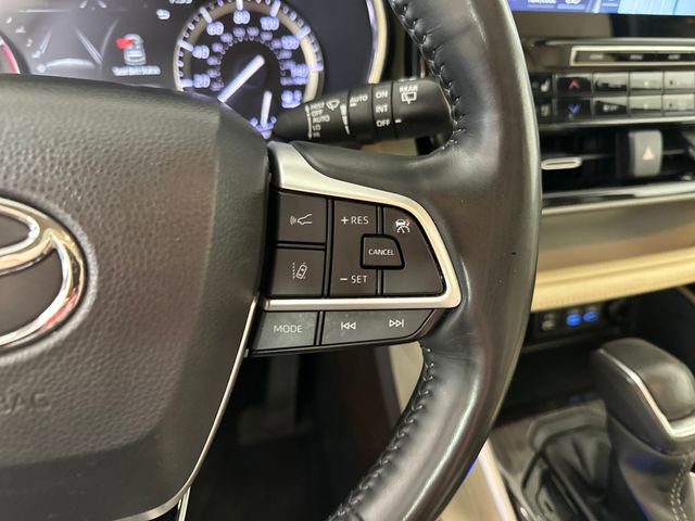 Used 2022 Toyota Highlander Platinum image 16
