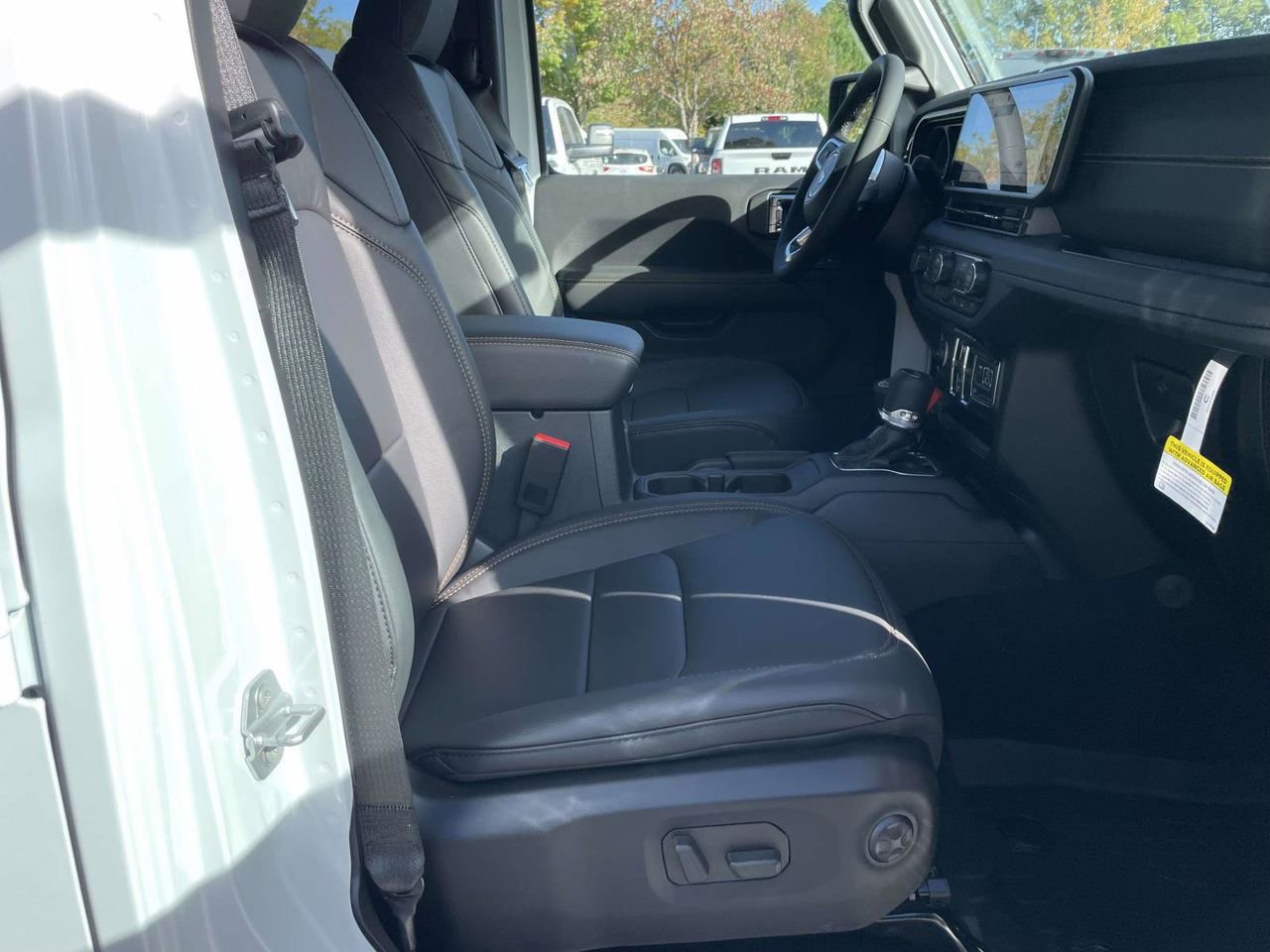 New 2026 Jeep Wrangler Unlimited Sahara AWD/4WD image 32