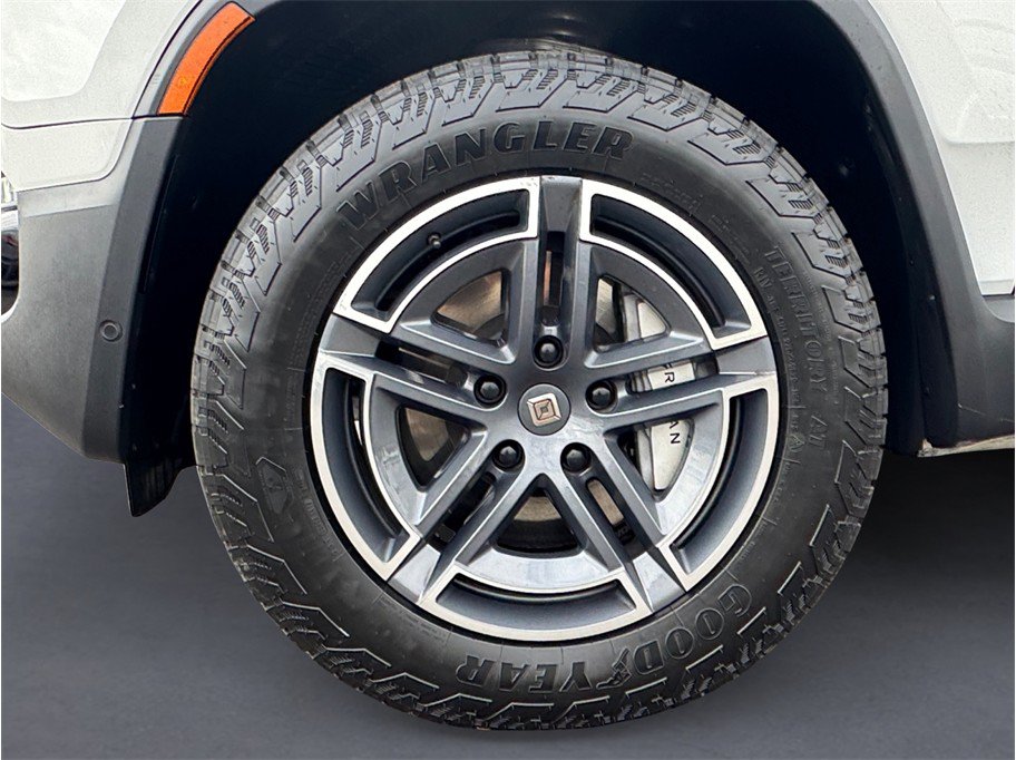 Used 2025 Rivian R1T Adventure Dual AWD/4WD image 8