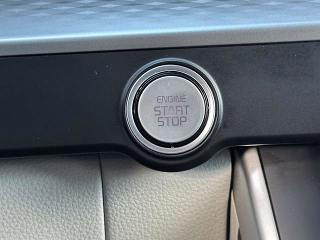 Used 2023 Kia Carnival LX image 9