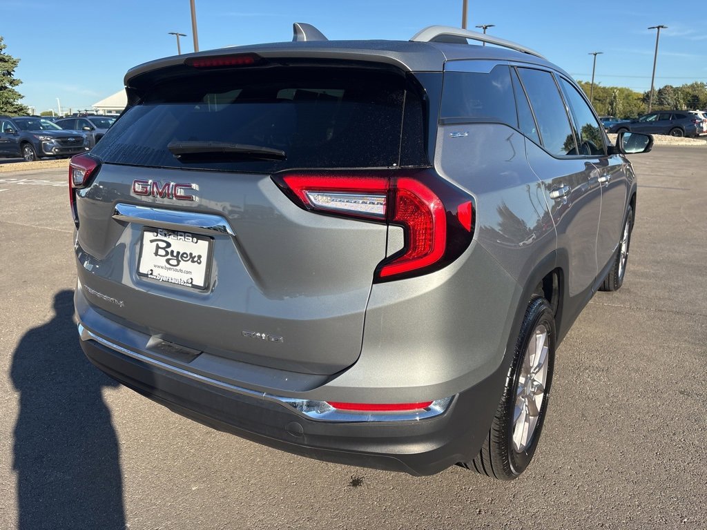 Used 2024 GMC Terrain SLT image 3
