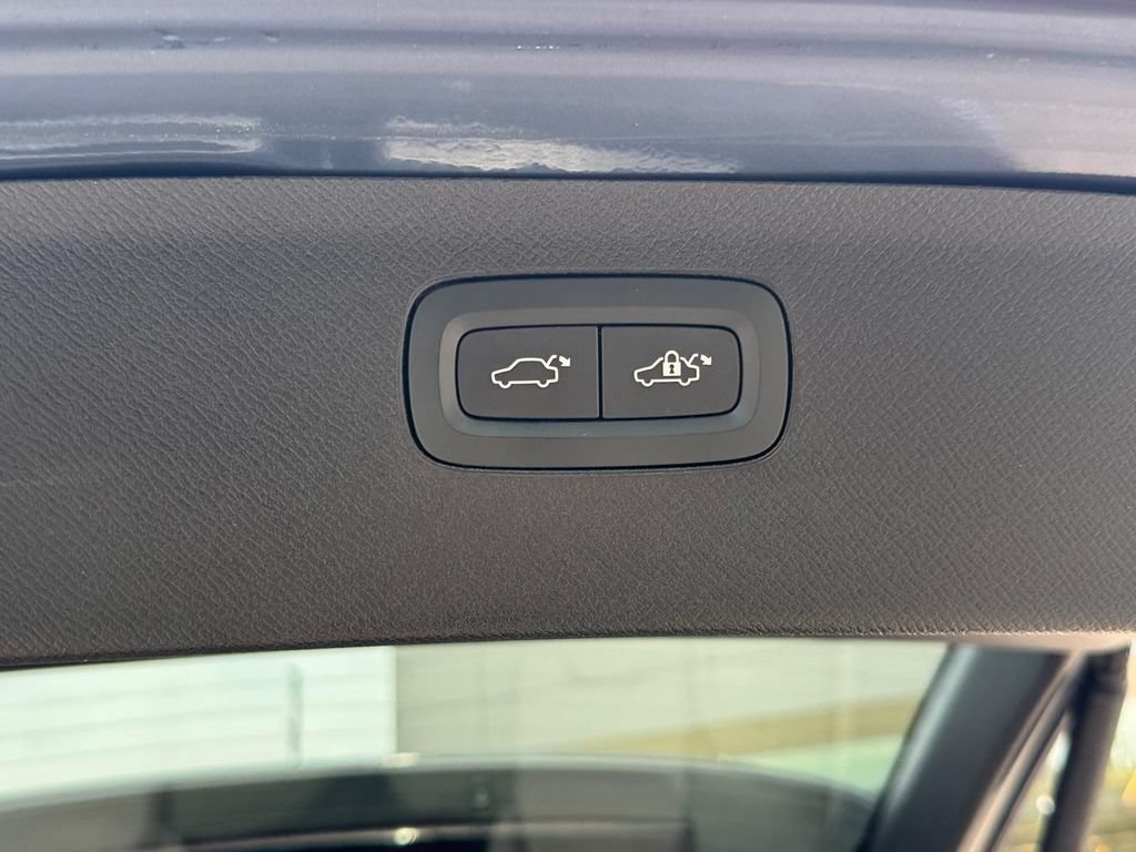 Certified 2023 Volvo XC90 B6 Plus w/ Protection Package AWD/4WD image 6