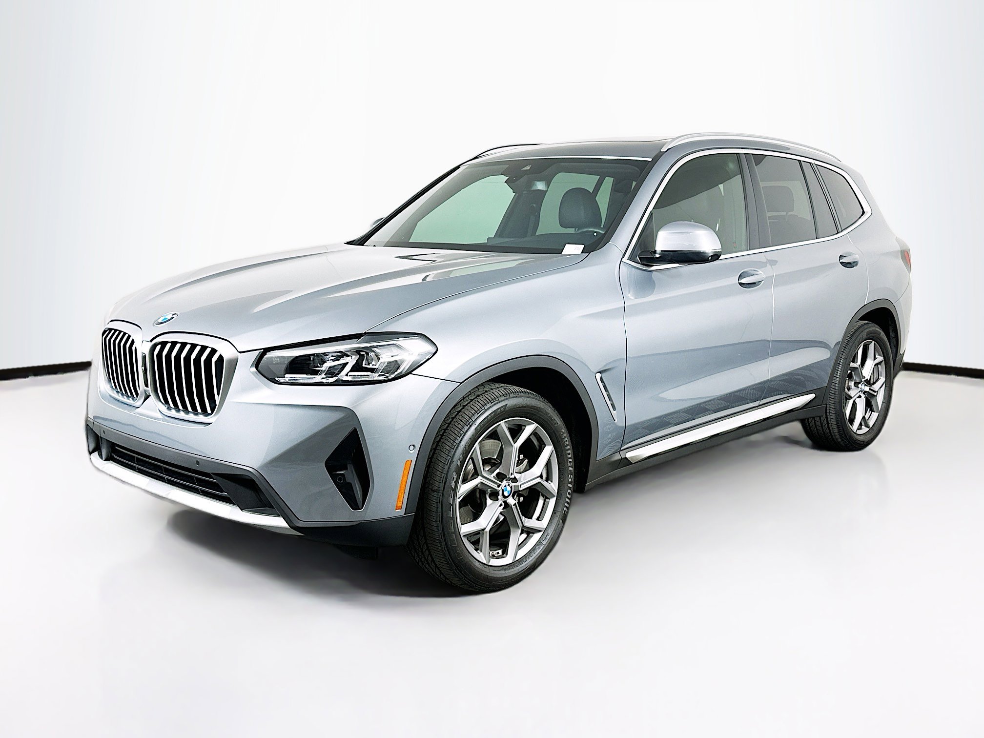 Used 2024 BMW X3 xDrive30i w/ Convenience Package image 3