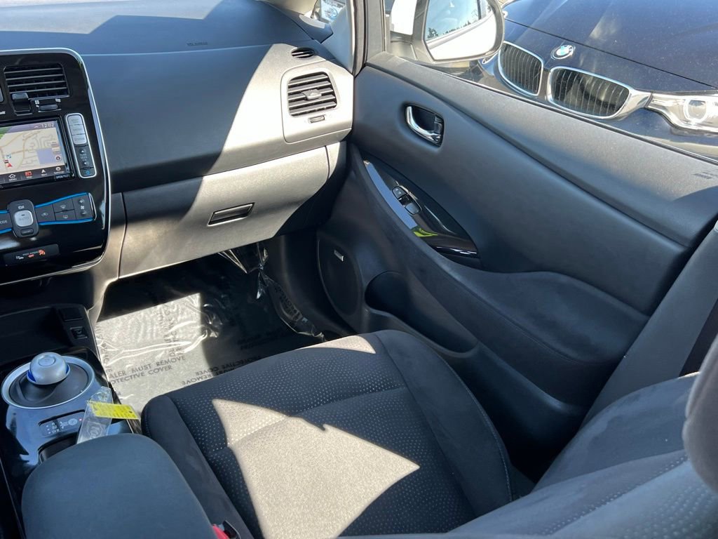 Used 2017 Nissan Leaf SV w/ Premium Package image 18