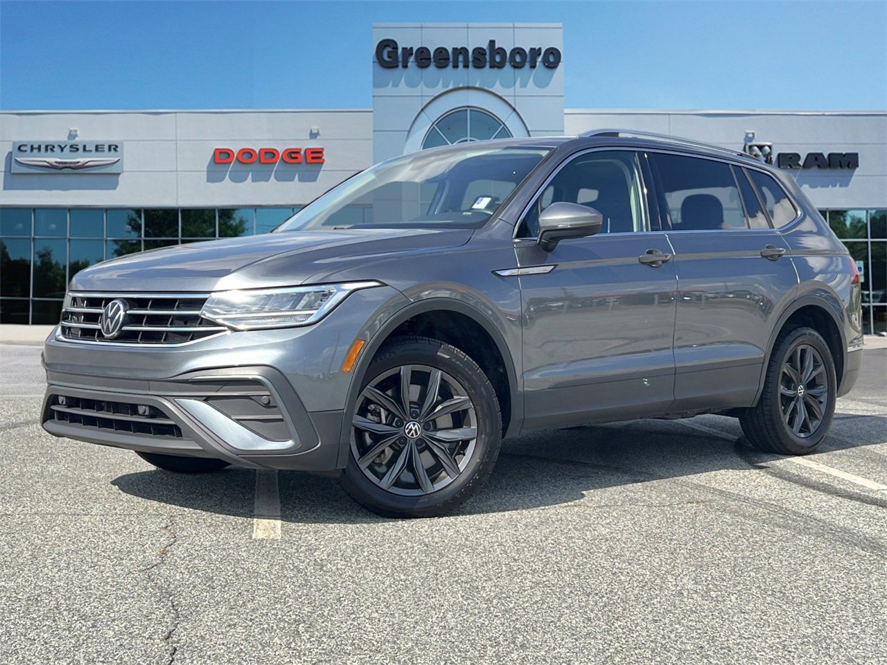 Used 2023 Volkswagen Tiguan SE