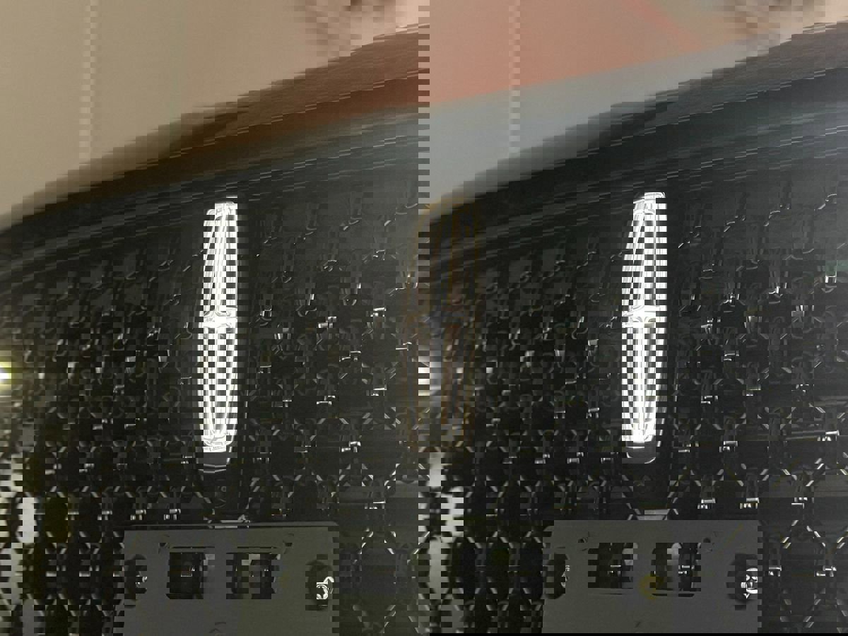 Used 2025 Lincoln Aviator Reserve w/ Jet Appearance Package image 9