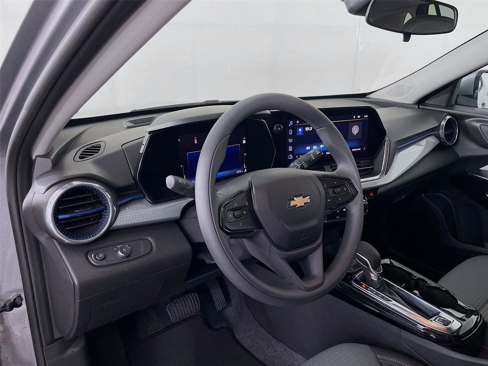 Used 2026 Chevrolet Trax LT image 12