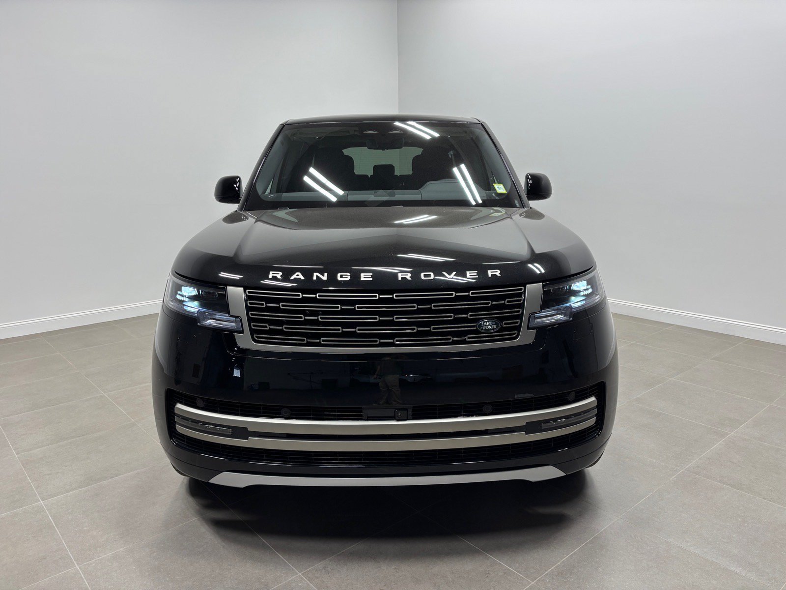 New 2027 Land Rover Range Rover Long Wheelbase SE AWD/4WD image 3