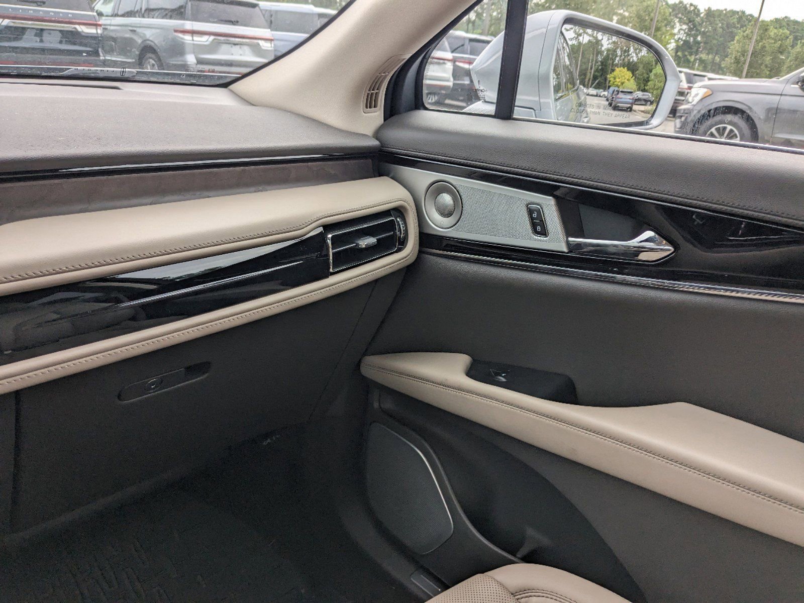 Certified 2023 Lincoln Nautilus Reserve w/ Equipment Group 202A image 19