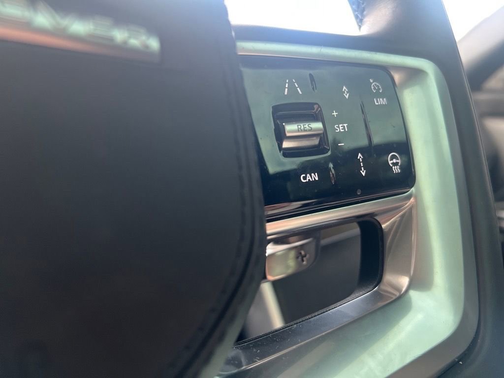 Used 2025 Land Rover Range Rover Long Wheelbase SE image 14