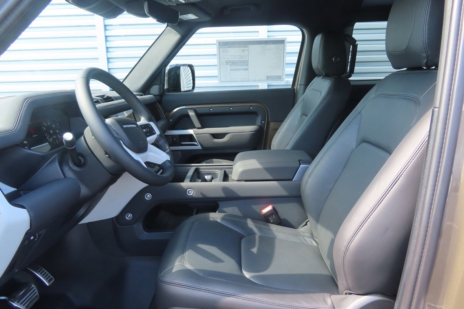 Used 2023 Land Rover Defender 90 S image 16