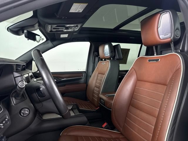 Used 2023 GMC Yukon XL Denali Ultimate w/ LPO, Floor Liner Package AWD/4WD image 5