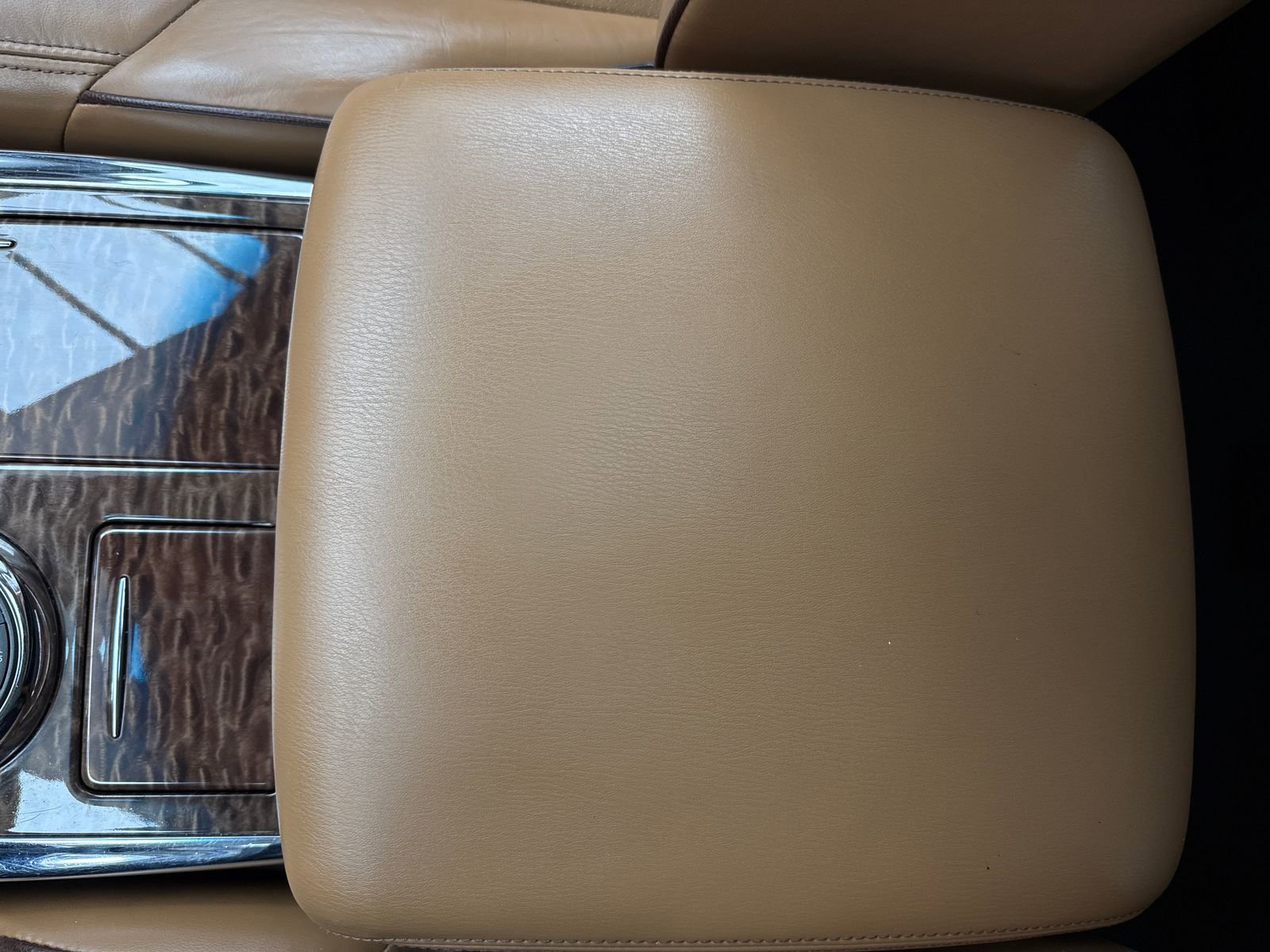 Used 2017 Nissan Armada Platinum w/ Interior Lighting Package image 31