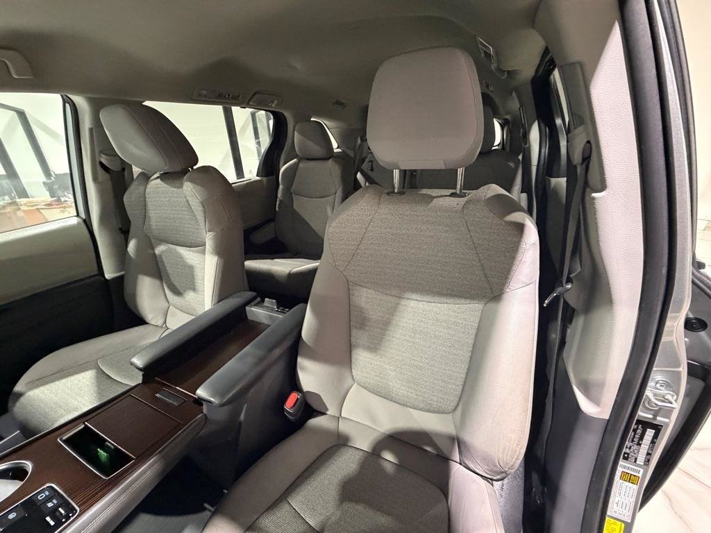 Used 2023 Toyota Sienna LE FWD image 19