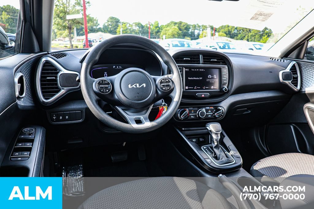 Used 2025 Kia Soul LX w/ LX Technology Package FWD image 27