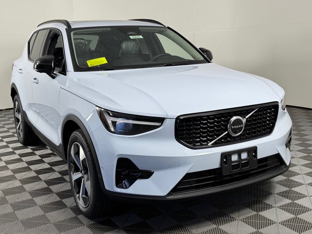 New 2026 Volvo XC40 B5 Plus w/ Protection Package Premier AWD/4WD image 3
