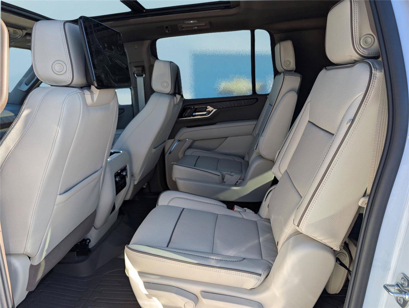 Used 2026 GMC Yukon XL Denali w/ Advanced Technology Package RWD image 16