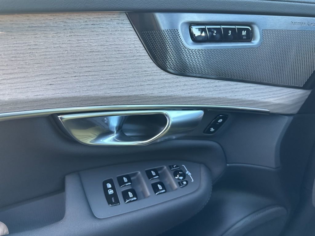 New 2026 Volvo XC90 B6 Plus w/ Protection Package Premier image 22
