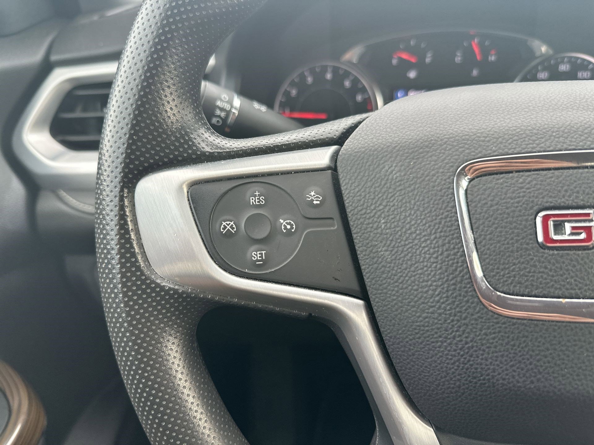 Used 2023 GMC Acadia SLE FWD image 24
