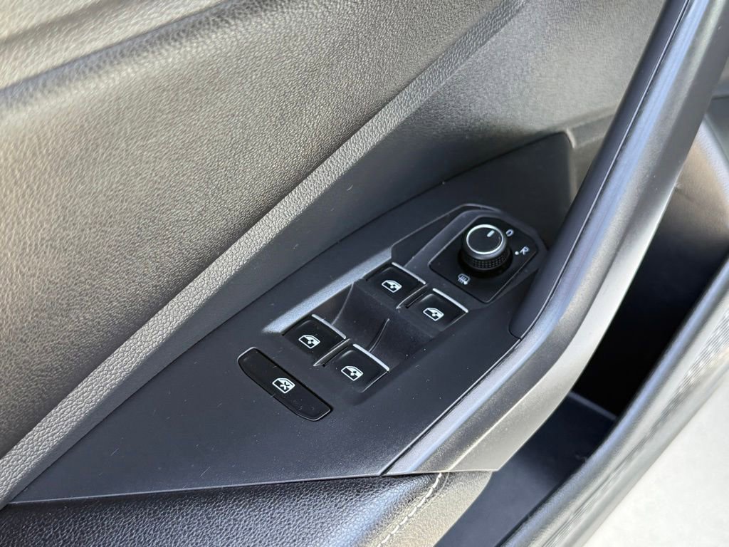 Used 2023 Volkswagen Jetta SE w/ Panoramic Sunroof Package FWD image 11