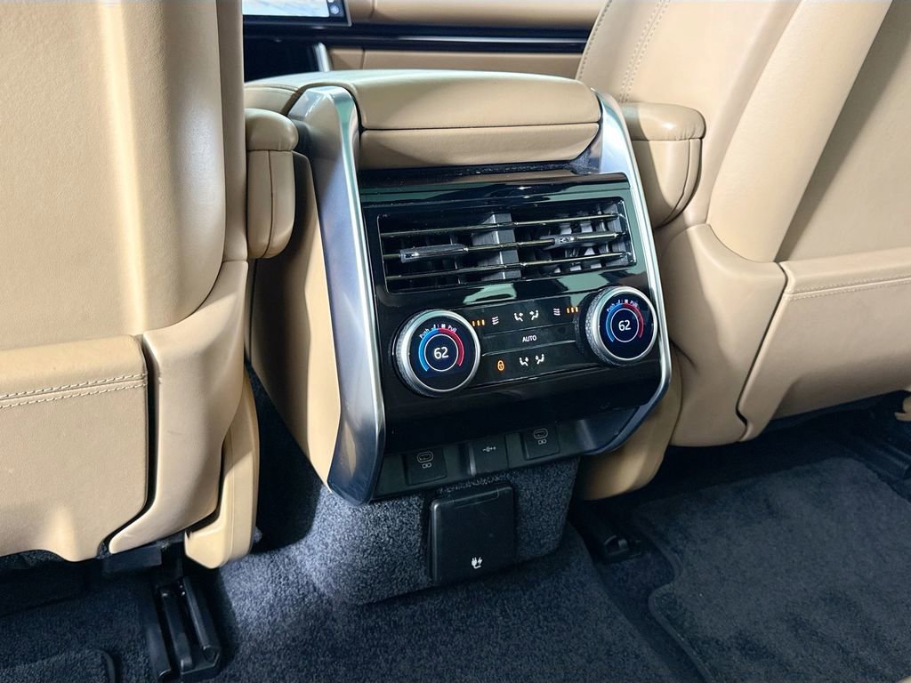 Used 2024 Land Rover Range Rover Long Wheelbase Autobiography image 16