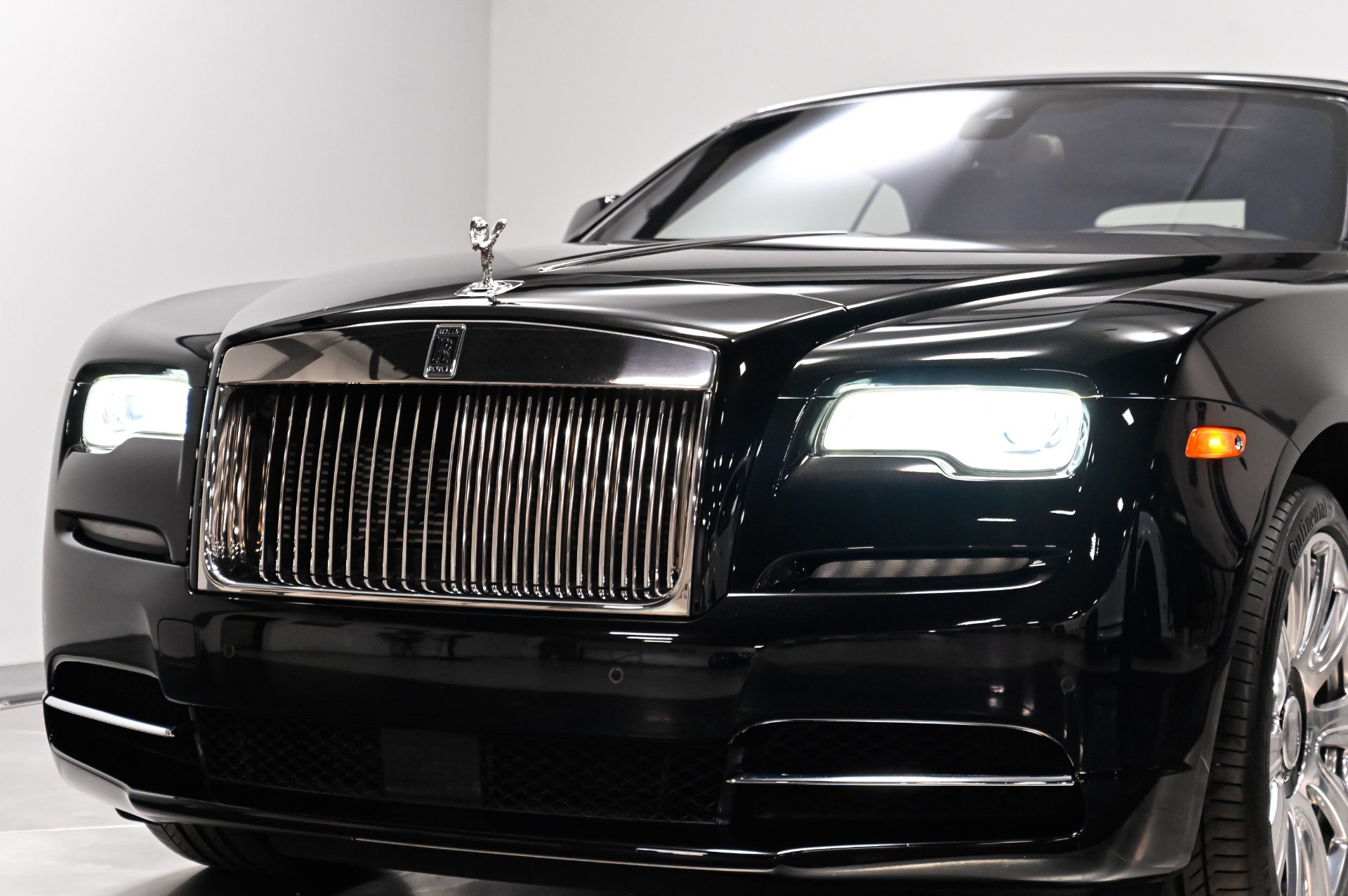 Used 2017 Rolls-Royce Dawn RWD image 43