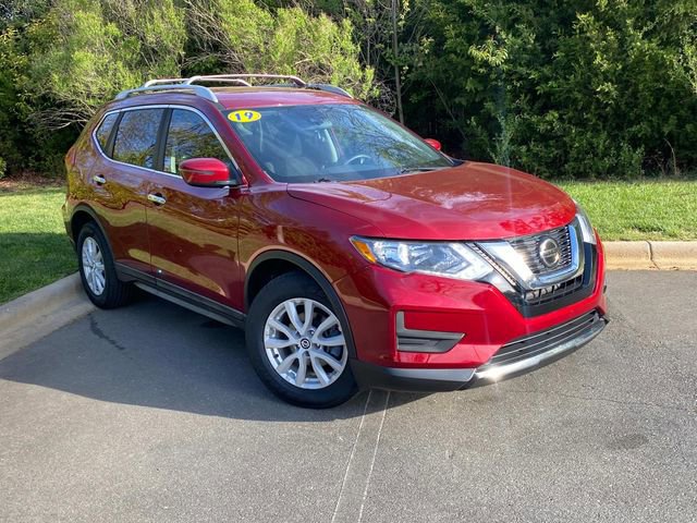 Used 2019 Nissan Rogue SV image 1