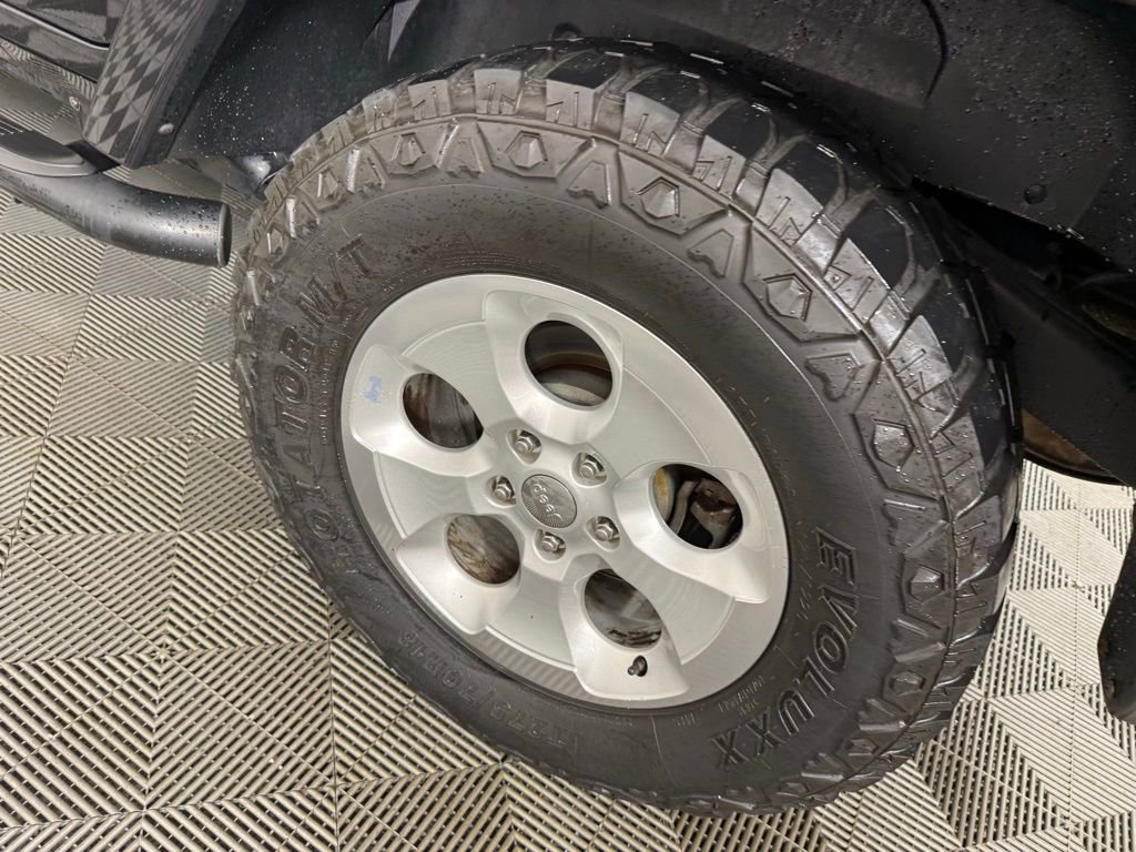 Used 2013 Jeep Wrangler Unlimited Sahara w/ Connectivity Group image 11