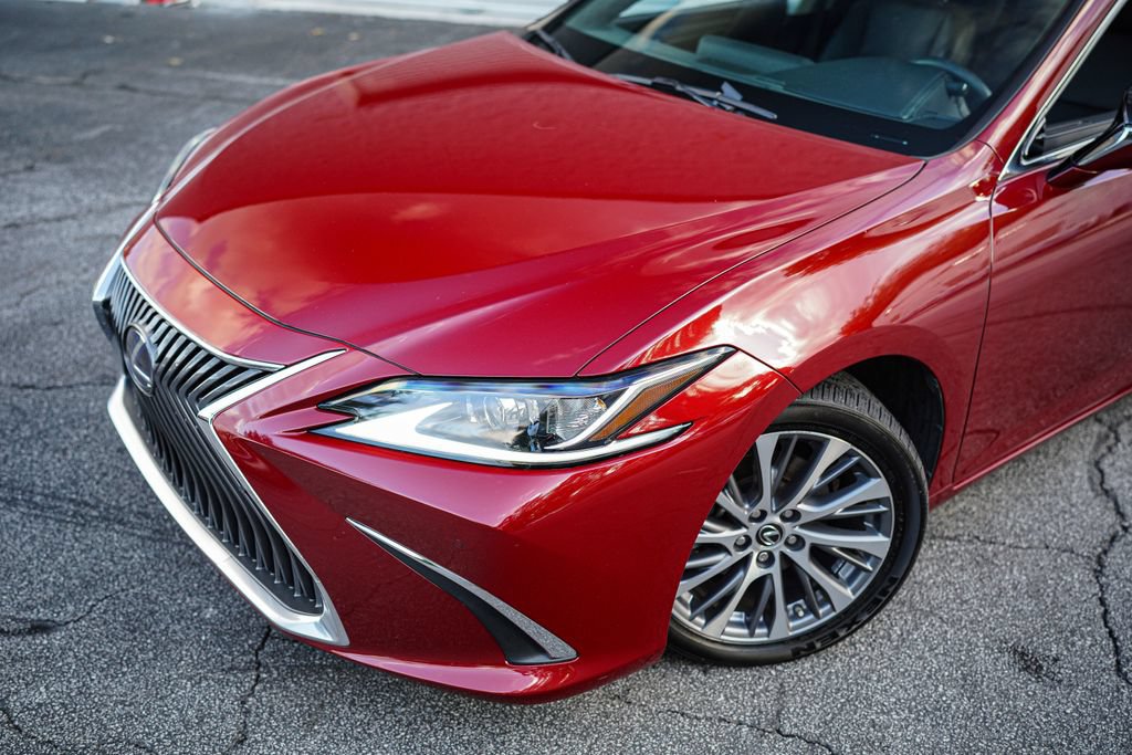 Used 2021 Lexus ES 300h w/ Premium Package FWD image 2