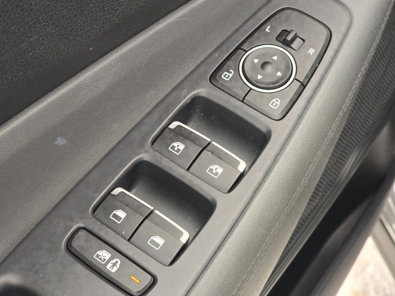 Used 2023 Hyundai Santa Fe SEL image 26