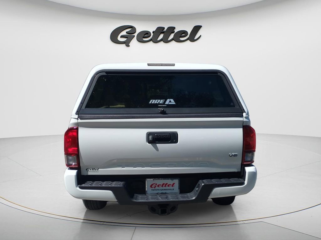 Used 2022 Toyota Tacoma SR5 w/ Technology Package image 5