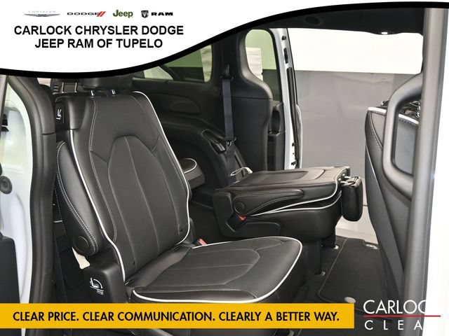 New 2026 Chrysler Pacifica Limited FWD image 36