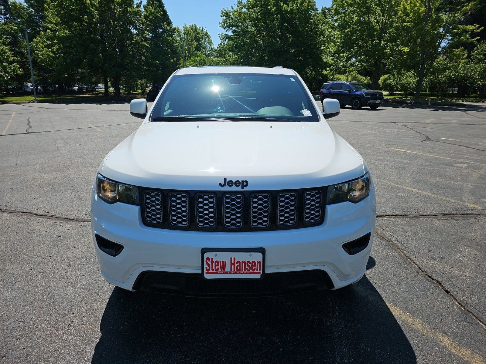 Used 2018 Jeep Grand Cherokee Altitude AWD/4WD image 9