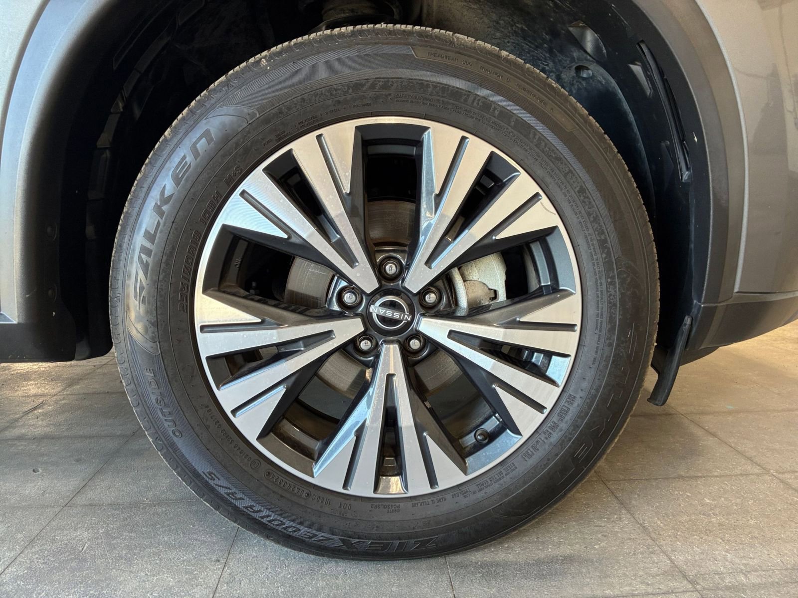 Used 2023 Nissan Rogue SV image 31