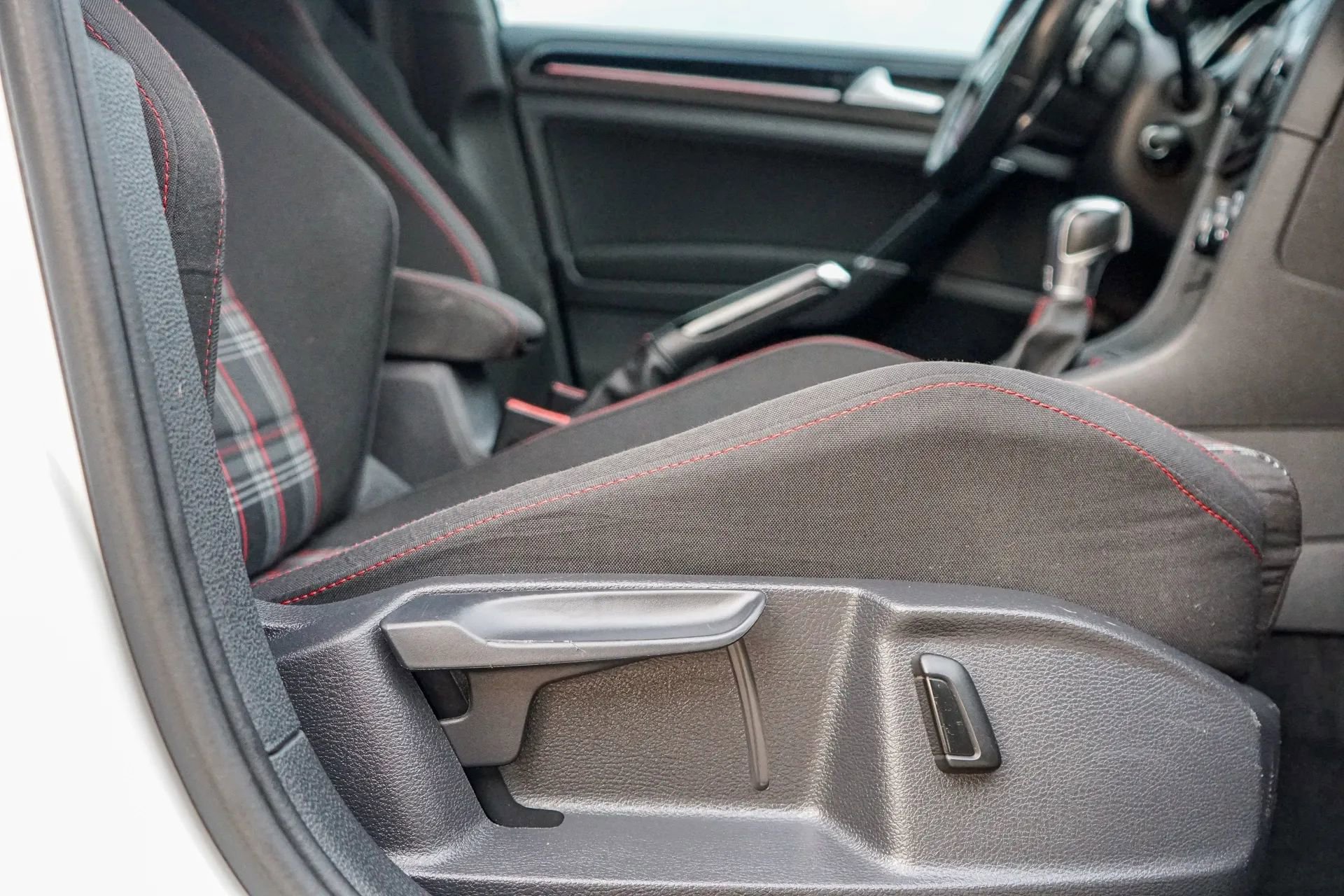 Used 2015 Volkswagen Golf 4-Door image 33