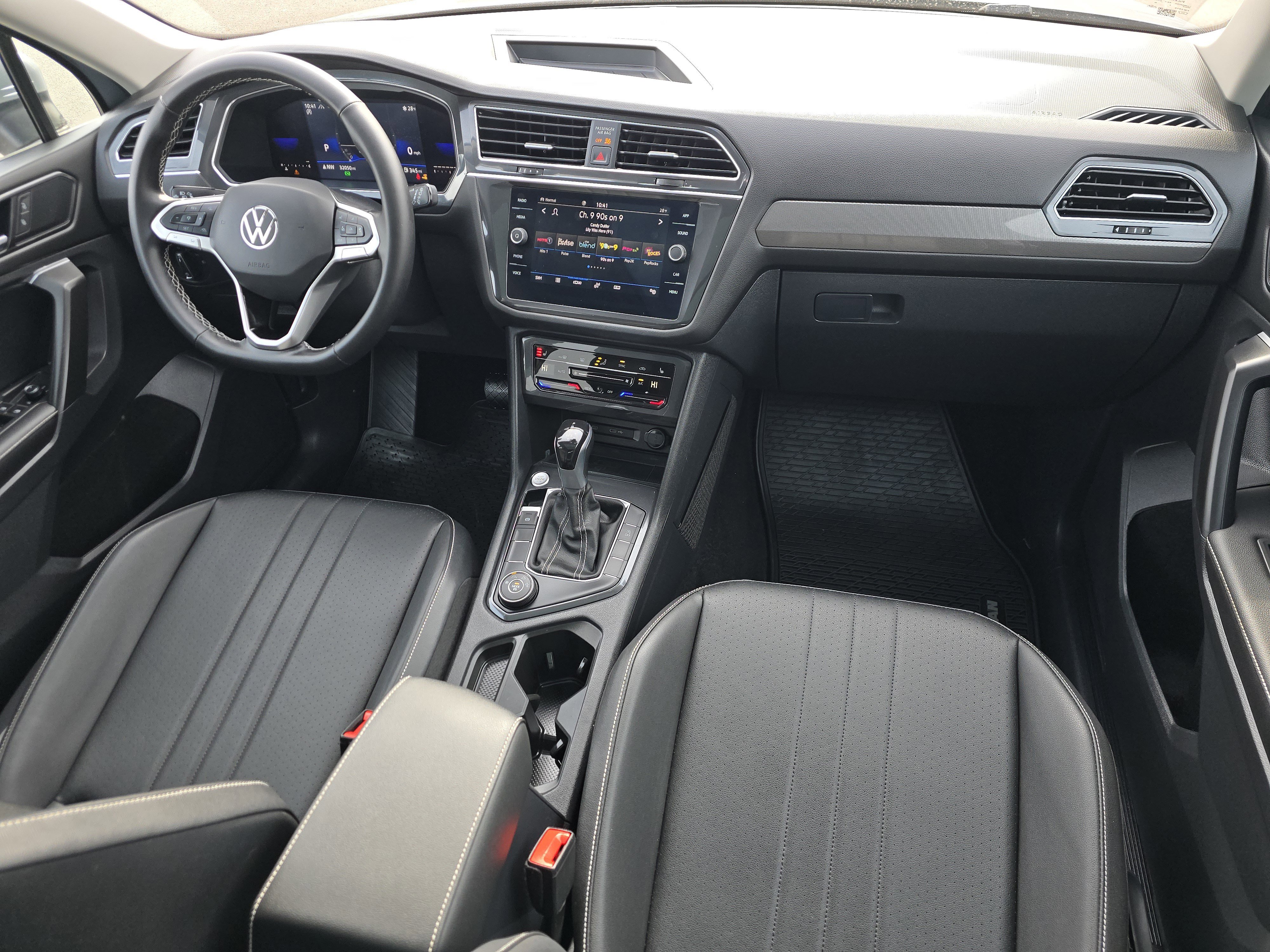 Certified 2023 Volkswagen Tiguan SE w/ Panoramic Sunroof Package AWD/4WD image 18