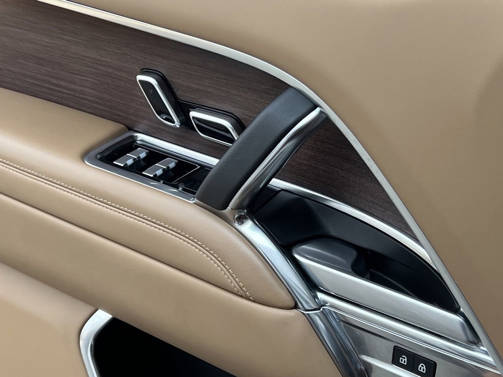 Used 2023 Land Rover Range Rover SE image 32