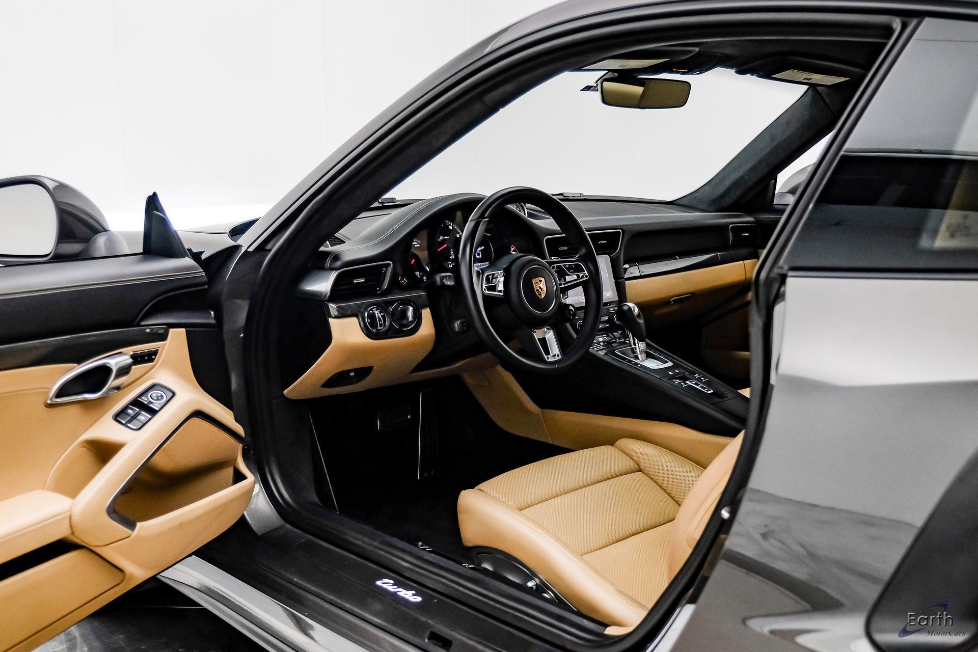 Used 2017 Porsche 911 Turbo image 33