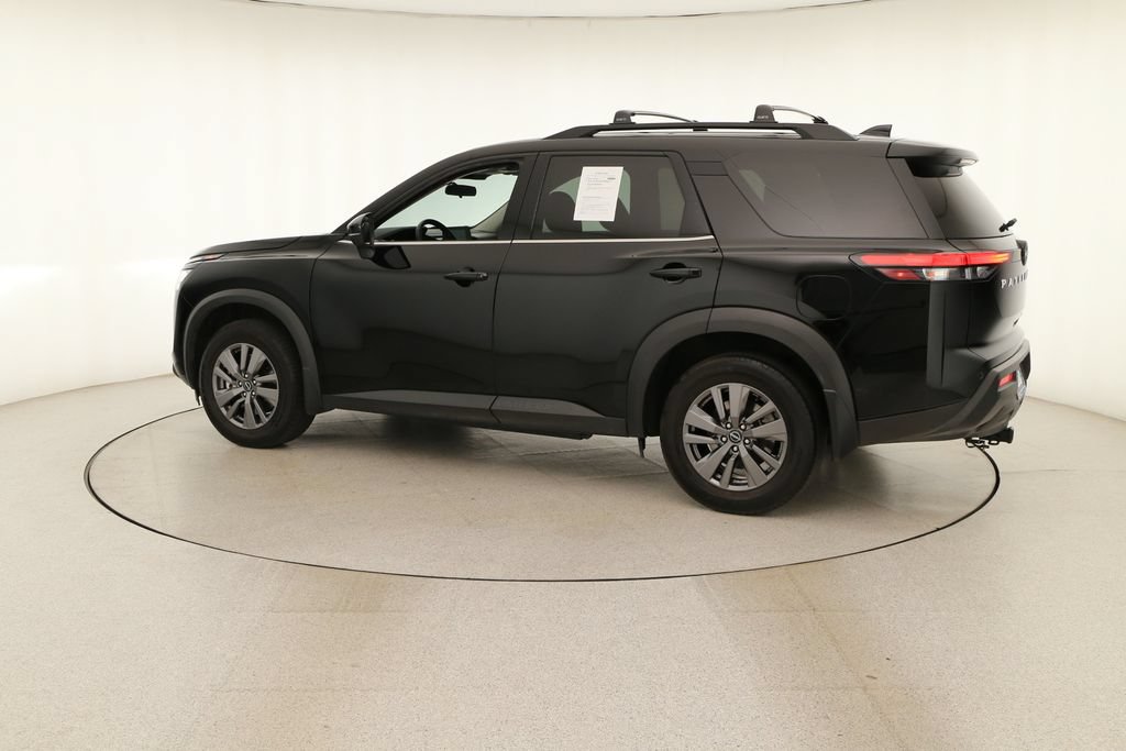Used 2022 Nissan Pathfinder SV AWD/4WD image 3