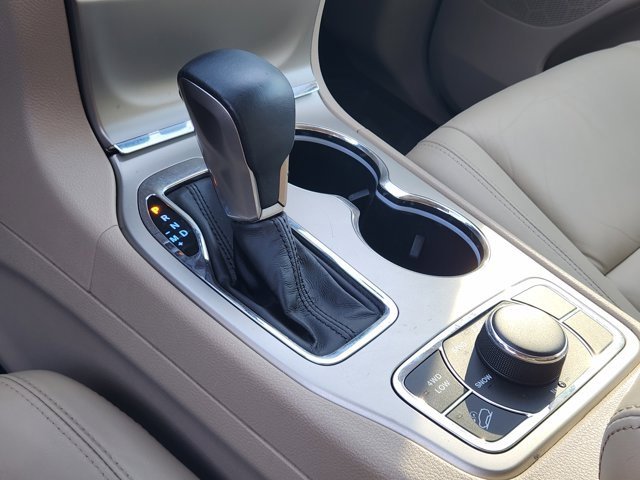 Used 2017 Jeep Grand Cherokee Limited image 21