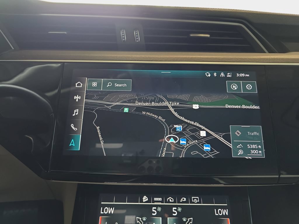 Used 2024 Audi Q8 e-tron Premium Plus AWD/4WD image 23