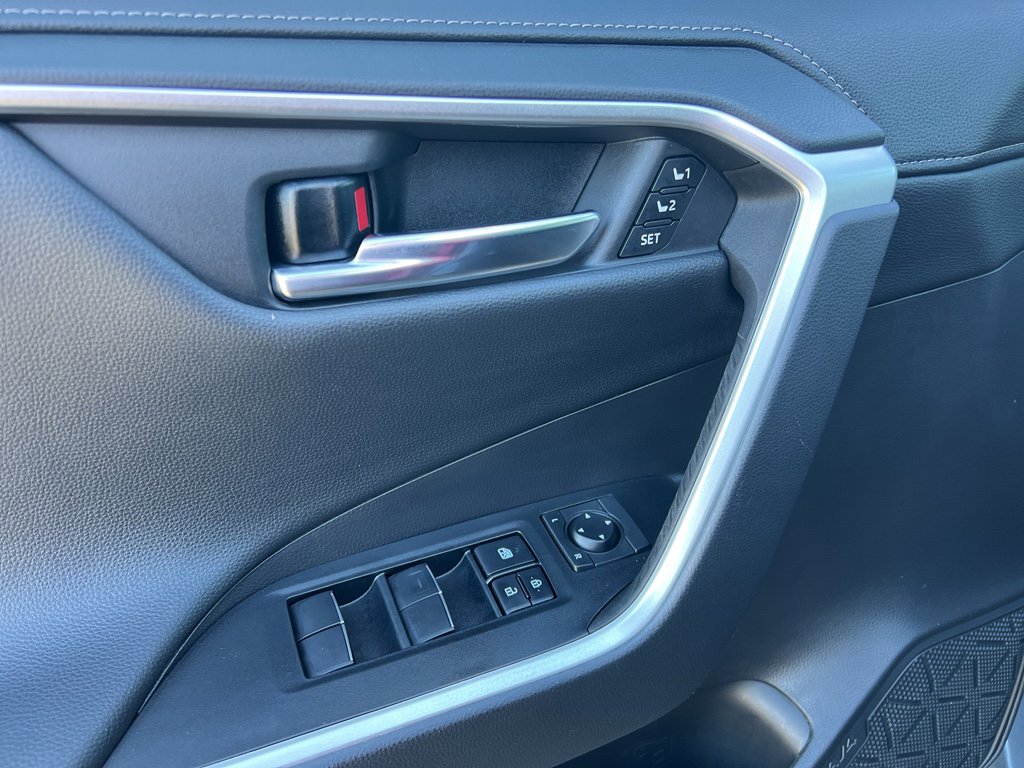 Used 2021 Toyota RAV4 Limited image 20