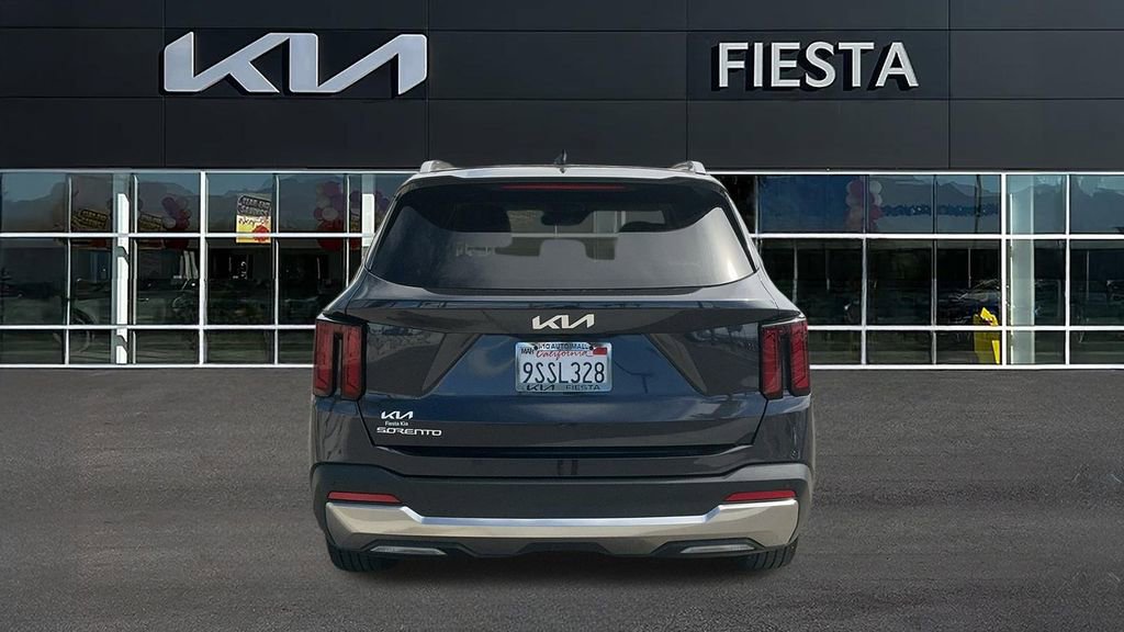 Certified 2025 Kia Sorento S w/ Panoramic Sunroof Package FWD image 4