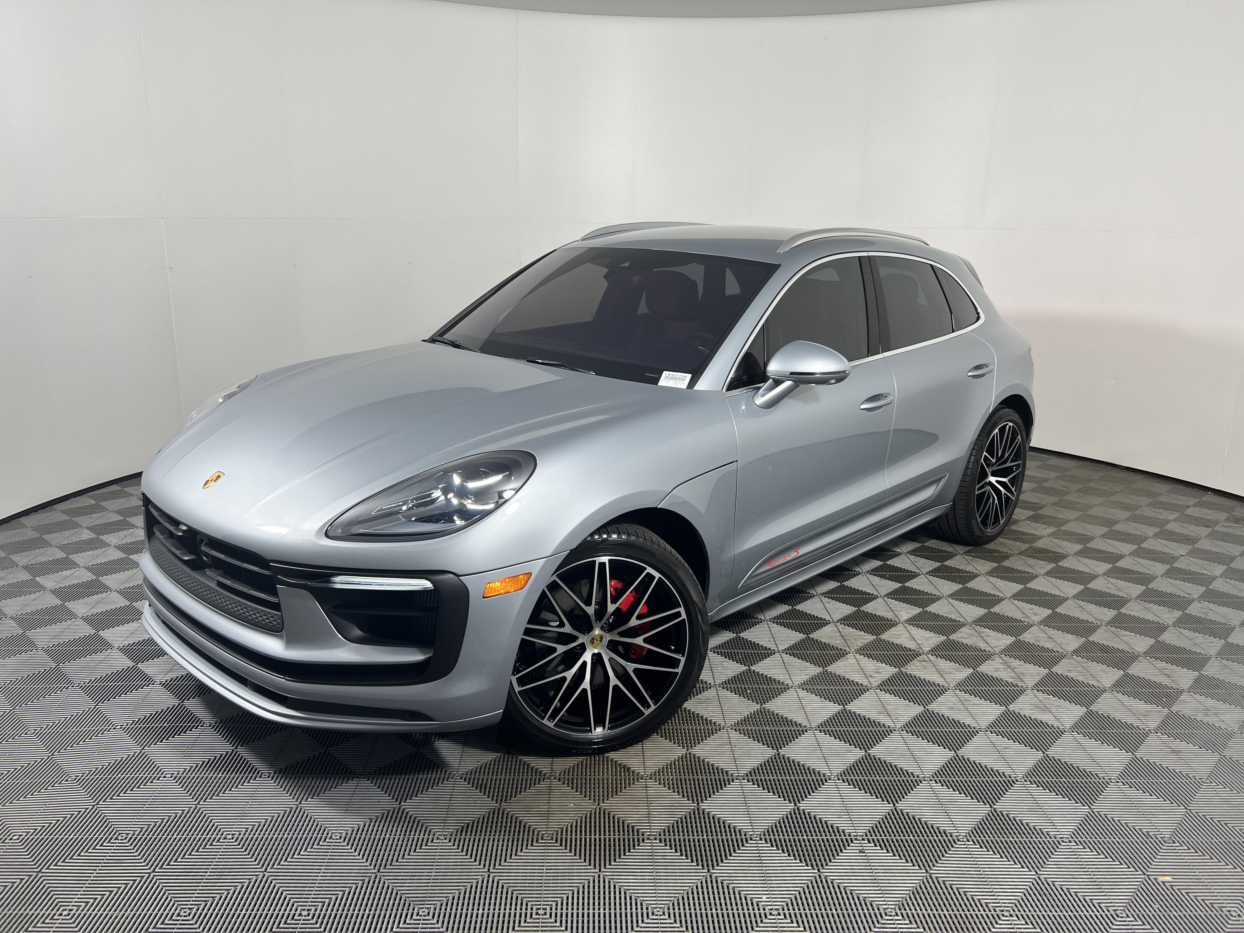 Certified 2025 Porsche Macan S AWD/4WD image 1