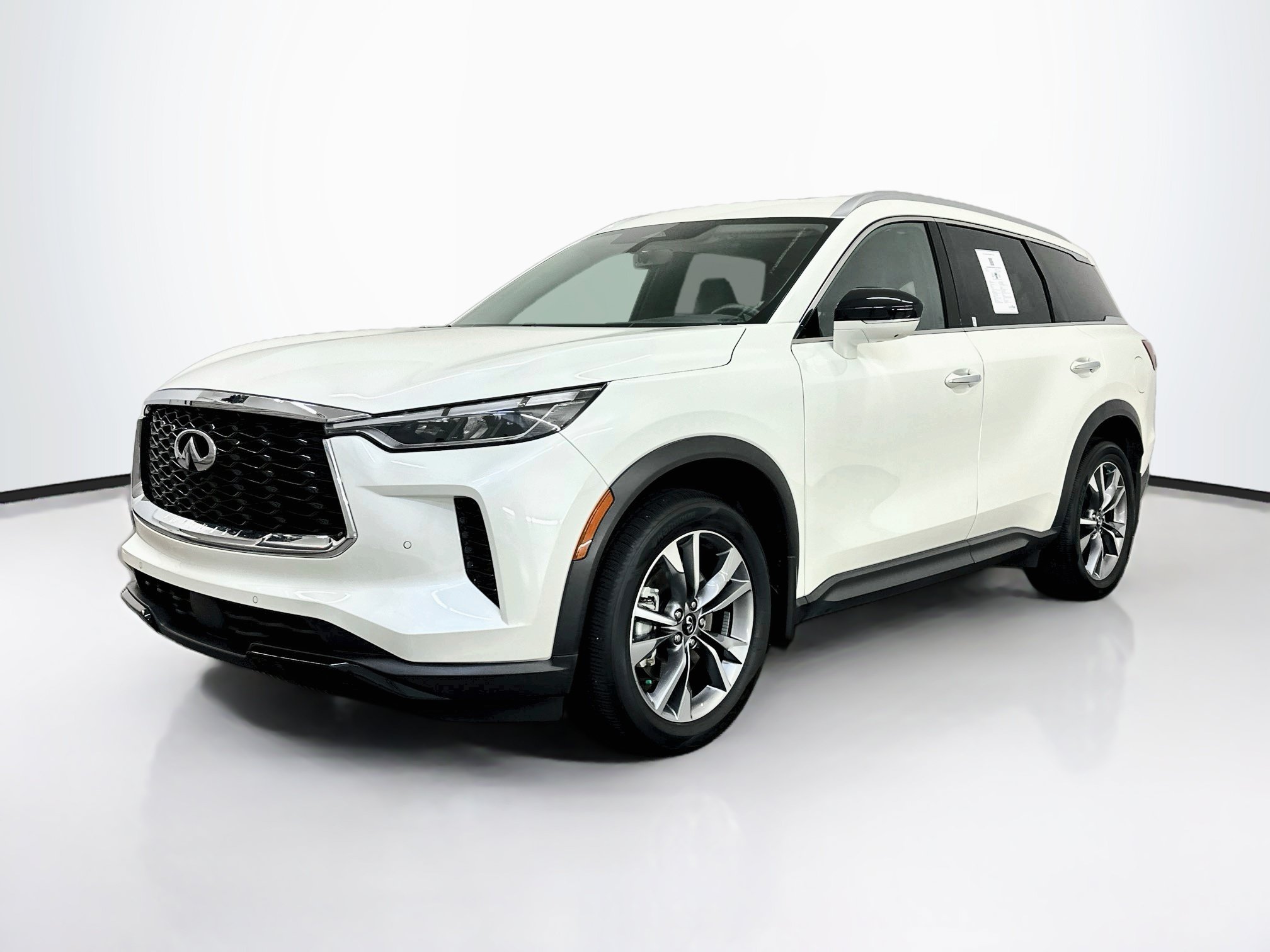 Used 2023 INFINITI QX60 Luxe AWD/4WD image 3
