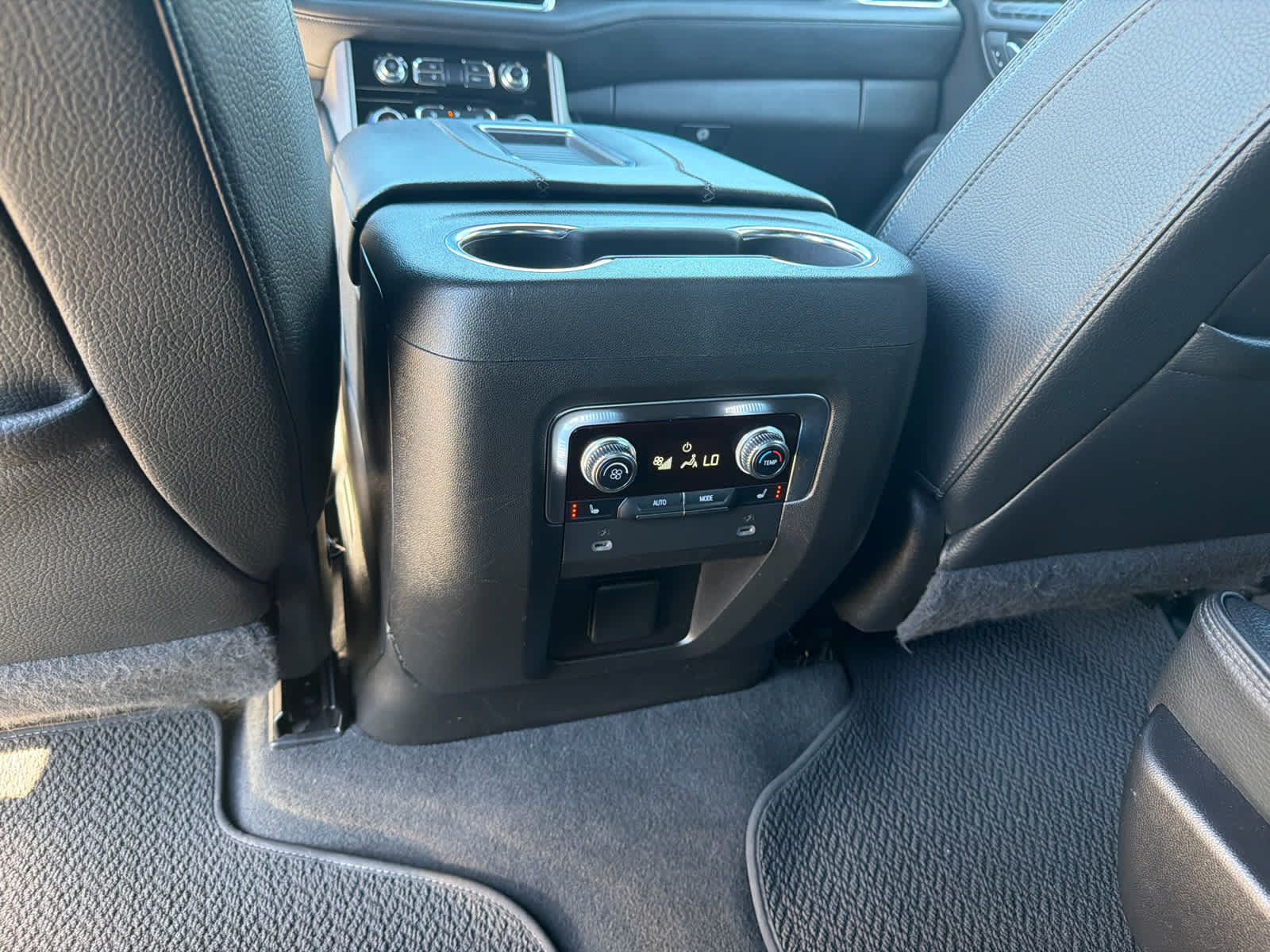 Used 2022 GMC Yukon Denali AWD/4WD image 32